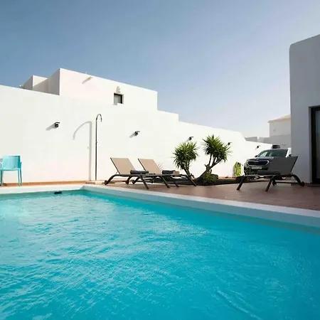 Luna Blanca - Modernes Mit Privat Pool & Wlan Отель *