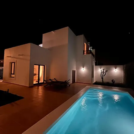 Luna Blanca - Modernes Ferienhaus Mit Privat Pool & Wlan Playa Blanca (Lanzarote)